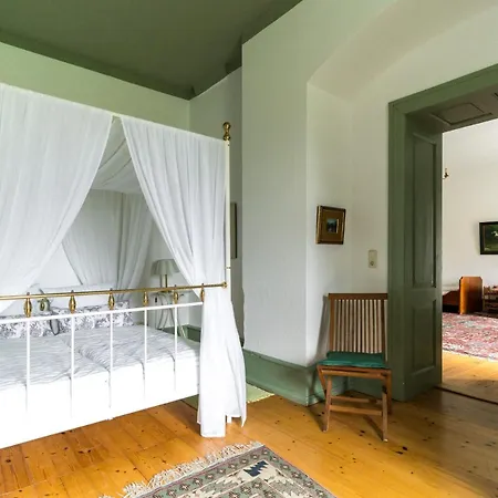 Apartment Schloss Lühburg-insel Der Ruhe Im Mecklenburger Parkland