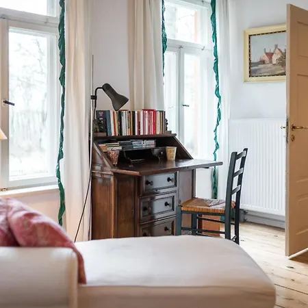 Apartment Schloss Lühburg-insel Der Ruhe Im Mecklenburger Parkland *
