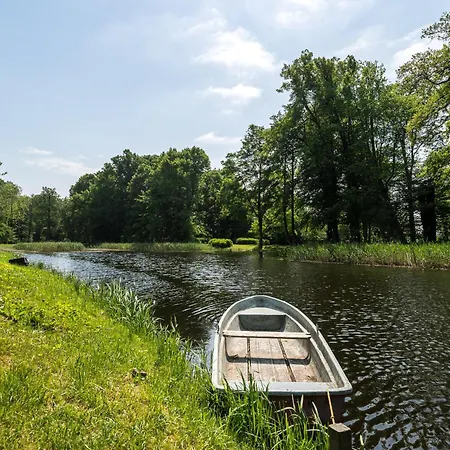 Schloss Luehburg-insel Der Ruhe Im Mecklenburger Parkland 아파트